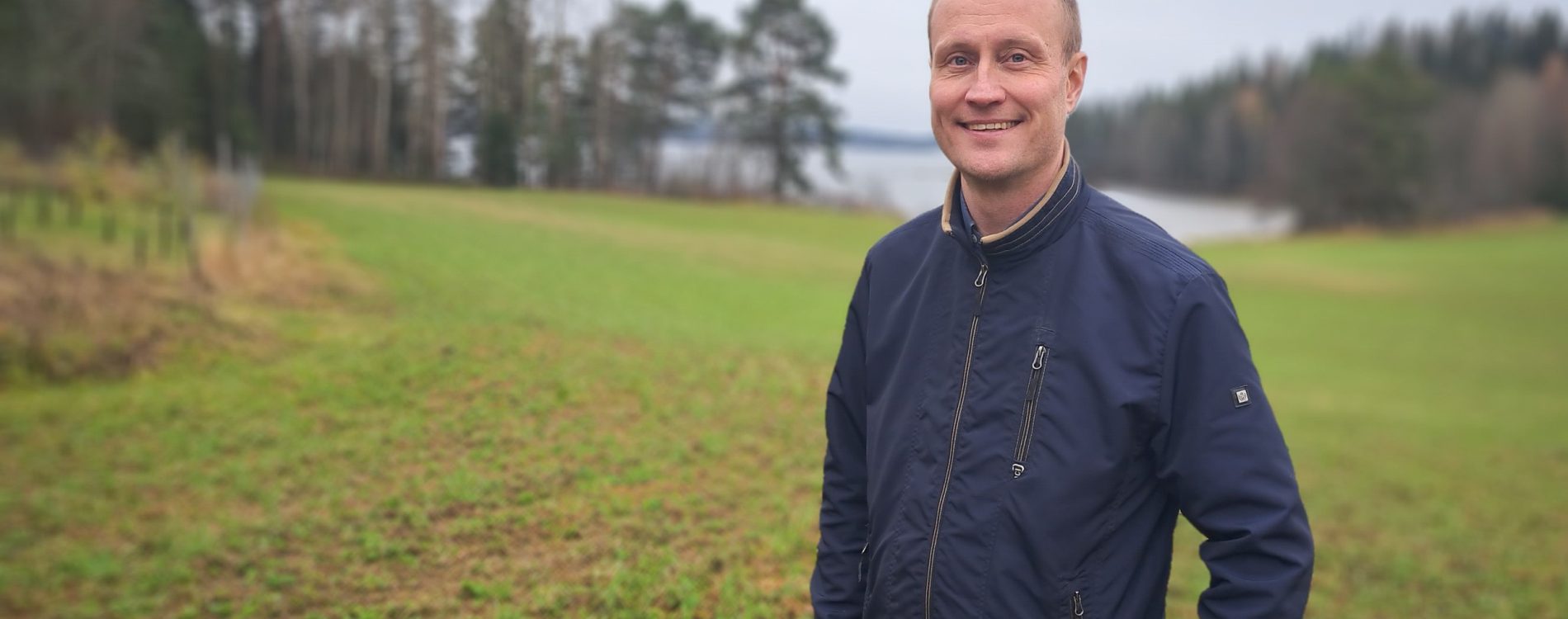 Pälkäneen MTK:n puheenjohtaja Ilkka Simola tuottaa luomumarjoja, -hedelmiä ja -viljaa. Ilkka Simola