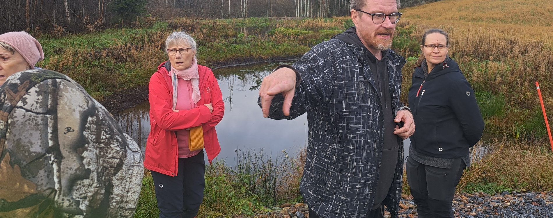Tommi Liljedahl esitteli Pyhänpohtian kosteikkoa. Pyhänpohtian kosteikko