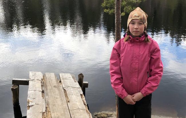 Pälkäneläinen Seela Kanerva on yksi 18:sta nuoresta, jotka työskentelevät kesän aikana vesistölähettiläinä. Nuoret pitävät lapsille vesistöpajoja ja esittelevät Suvi-vesiensuojeluhanketta. Seela Kanerva