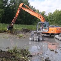 Salmen poikki kulkeva kaapeli siirrettiin syvemmälle ennen ruoppausta.