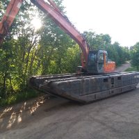 Suuri kone pääsi Kantolanlahdelle Vaahterakujan kautta.