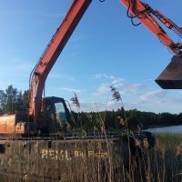 Jarmo Latvala etsi veteen väylän, jossa suuret ja terävät eivät vaurioita ponttooneita.