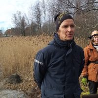 Sami Kiviaho kertoi kaislojen hyödyntämisestä savirakentamisessa.