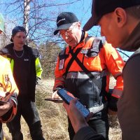Pentti Ahola, Joonas Keränen, Juha Siekkinen ja Veliville Lehtonen tekivät turhan käynnin Ämmätsän kylätalon yläpuolisten peltojen laitaan. Luonnontilainen ojauoma ei mahdollista kaavaillun kosteikon toteuttamista.
